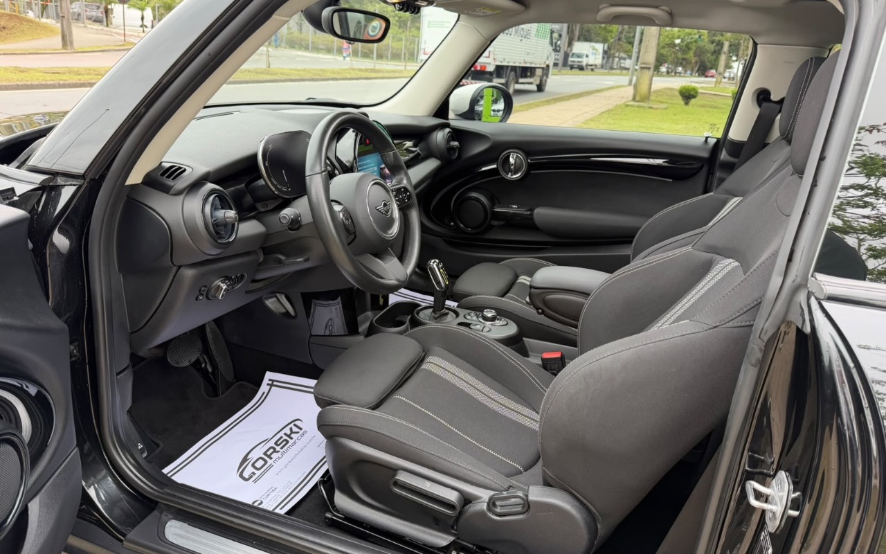 imagem-https://www.socarrao.com.br/sc-vehicle-images-prod/4093754/1790267838067-MjA4YTQ0NGUtZWE1NS00OTVmLWFiMzEtNjNiOWJlYjMwMzc0LmpwZWc.jpeg