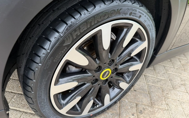 imagem-https://www.socarrao.com.br/sc-vehicle-images-prod/4093754/1790267839249-NDAyZGExZmEtMjQzMy00NjczLTllNzctMjg5MDgzNjBiMmM4LmpwZWc.jpeg