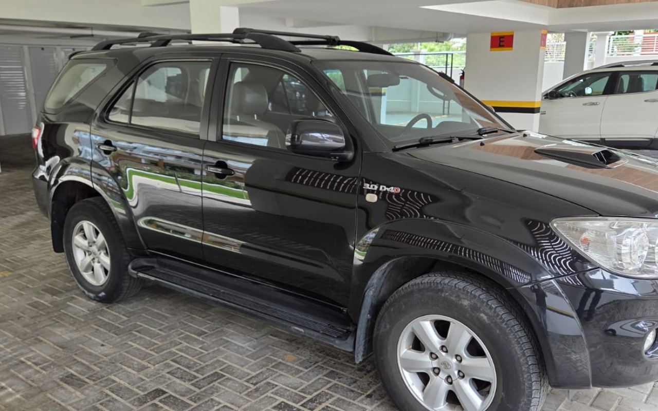 Toyota Hilux SW4 2009 Preto — foto 1 de 3