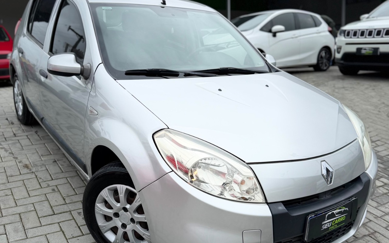 Renault Sandero 2012 Prata — foto 1 de 3