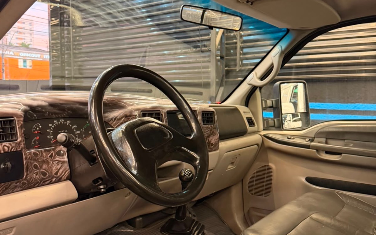 imagem-https://www.socarrao.com.br/sc-vehicle-images-prod/4095125/1790271221603-ZDA5MDFmNjctMDE1NS00OTRmLWFmNmUtODEyNjAwNGQzNjQ5LmpwZWc.jpeg