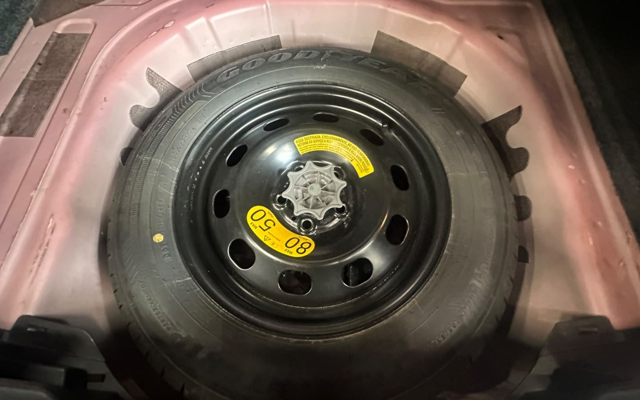 imagem-https://www.socarrao.com.br/sc-vehicle-images-prod/4095763/1790272808819-YjI1MGMwNjQtOGFhYS00M2FhLWE1NWEtNmYwMWFhOTM1Nzg4LmpwZw.jpg