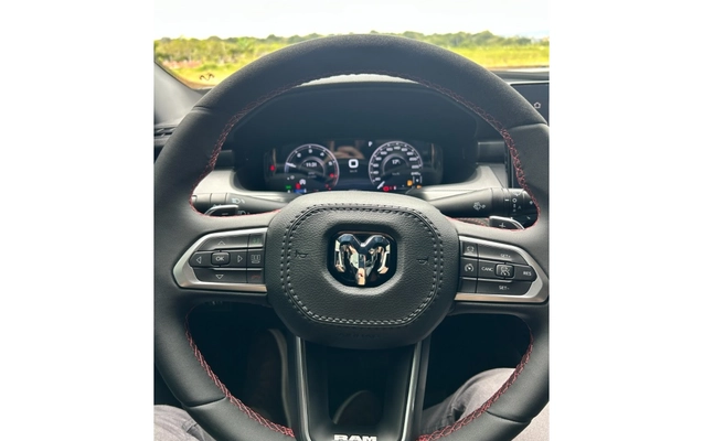 imagem-https://www.socarrao.com.br/sc-vehicle-images-prod/4096207/1790273847518-1_030627.jpg
