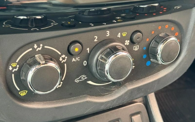 imagem-https://www.socarrao.com.br/sc-vehicle-images-prod/4096339/1790363796908-8498705_17_B_2fba67547c.jpeg