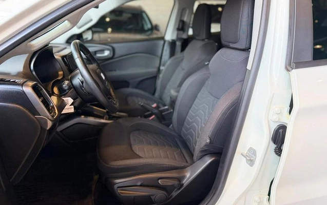 imagem-https://www.socarrao.com.br/sc-vehicle-images-prod/4096340/1790281365715-8510234_14_B_c6dd7f548b.jpeg
