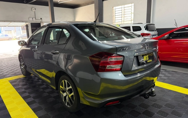 imagem-https://www.socarrao.com.br/sc-vehicle-images-prod/4096910/1790275565763-V2hhdHNBcHAgSW1hZ2UgMjAyNi0wOS0yNCBhdCAxNS4zOC4zOCAoMSkuanBlZw.jpeg