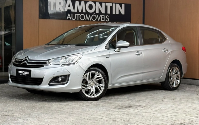 imagem-https://www.socarrao.com.br/sc-vehicle-images-prod/4097233/1790276422072-003_3bff84ae56a3a77e1ce99a7f98a19c9f.jpg