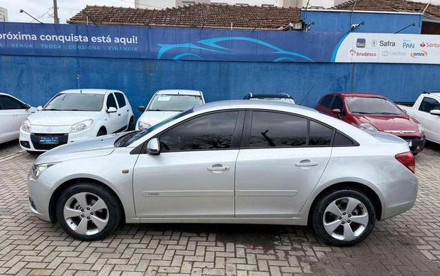 imagem-https://www.socarrao.com.br/sc-vehicle-images-prod/4097279/1790276705472-8488000_4_B_23a3a95a52.jpeg
