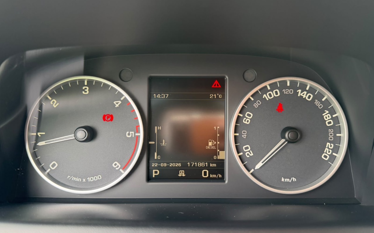 imagem-https://www.socarrao.com.br/sc-vehicle-images-prod/4097321/1790276872359-YjMxZWM5ZDEtOGMwMi00YmNkLTk2MTUtMTJjNzgxZDRlNmE1LmpwZWc.jpeg