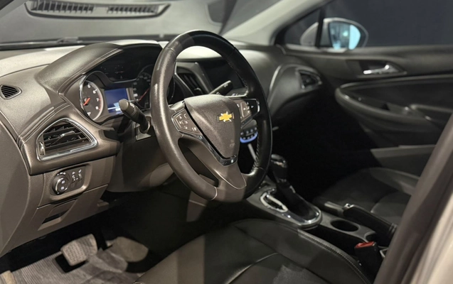 imagem-https://www.socarrao.com.br/sc-vehicle-images-prod/4097825/1790277983570-bb25b3d15f8b4ae690f49c1b2a8ce543_1790277898837.jpg