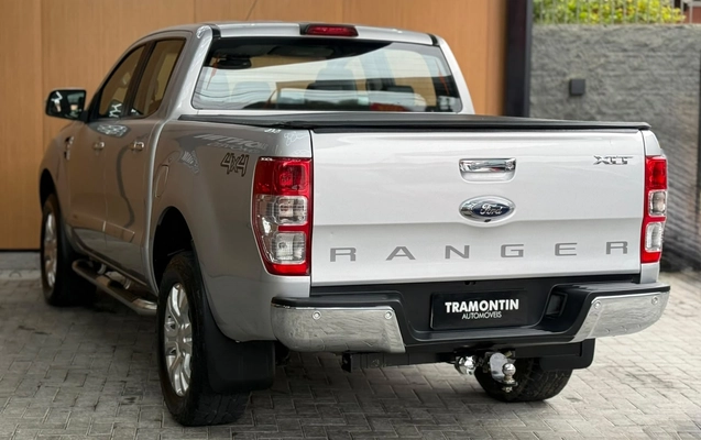 imagem-https://www.socarrao.com.br/sc-vehicle-images-prod/4097994/1790278315450-003_30d078eb31bd7f46c28abcf1f8bfb1ee.jpg