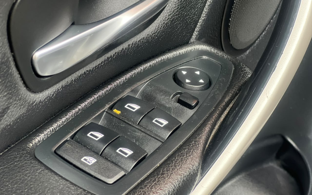 imagem-https://www.socarrao.com.br/sc-vehicle-images-prod/4098742/1790280287046-V2hhdHNBcHAgSW1hZ2UgMjAyNi0wOS0yNCBhdCAxNi4xNC4xNy5qcGVn.jpeg