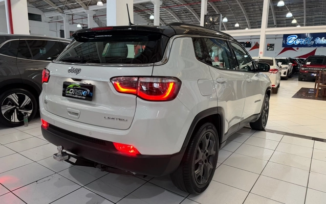 imagem-https://www.socarrao.com.br/sc-vehicle-images-prod/4099173/1790281311189-OGZmZWQ1OTEtM2ZhMy00YmJmLWIyOWItZjQxMzVjMGE1ODliLmpwZWc.jpeg