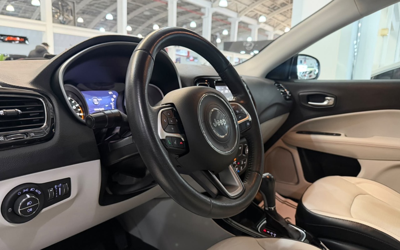 imagem-https://www.socarrao.com.br/sc-vehicle-images-prod/4099173/1790281311763-YTIyNDU1YjItYTc1MC00MzI3LThiYzktYzJmOWE2NDM3ZTE3LmpwZWc.jpeg