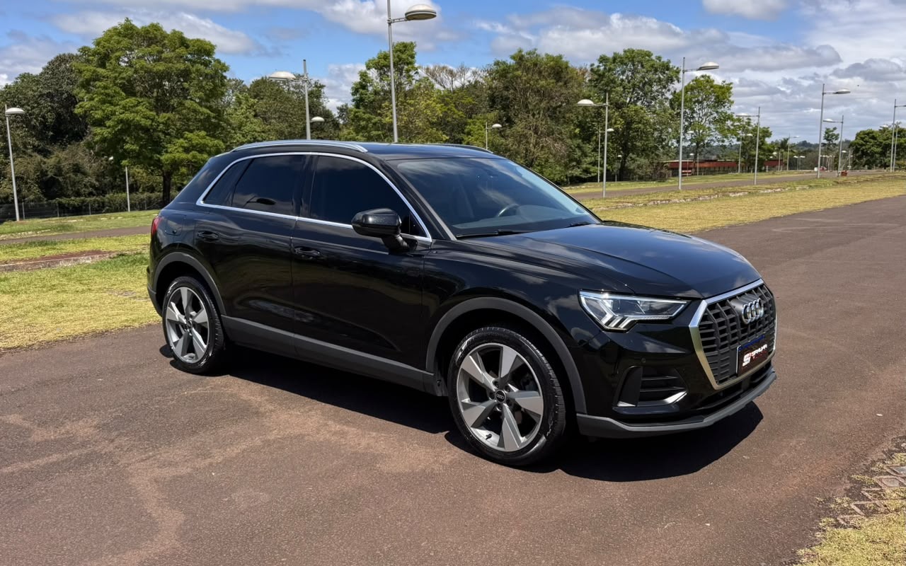 Audi Q3 2021 Preto — foto 1 de 3