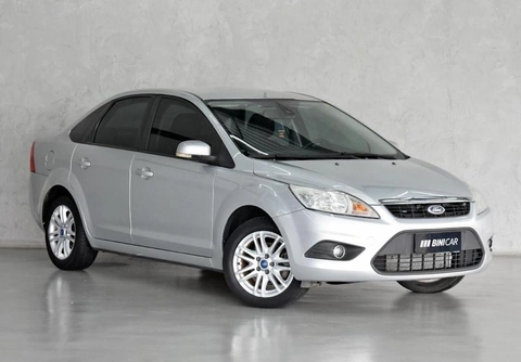 Ford Focus 2011 Prata — foto 1 de 3