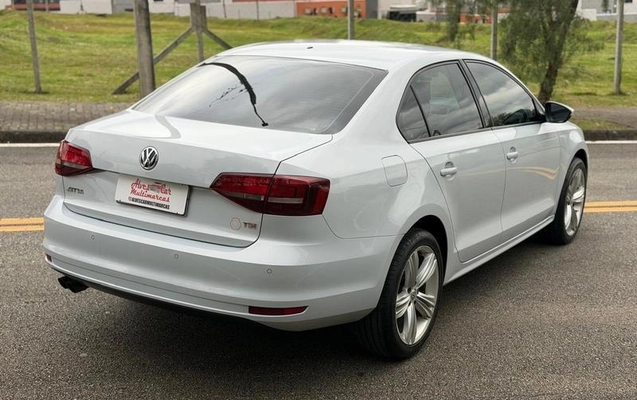 imagem-https://www.socarrao.com.br/sc-vehicle-images-prod/4099939/1790282585375-8500959_10_B_fc527c393d.jpeg