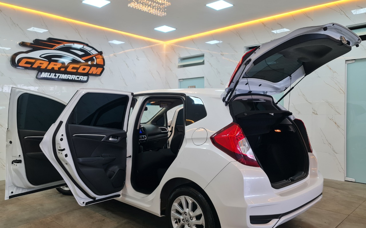 imagem-https://www.socarrao.com.br/sc-vehicle-images-prod/4100071/1790283213789-MTQuanBn.jpg