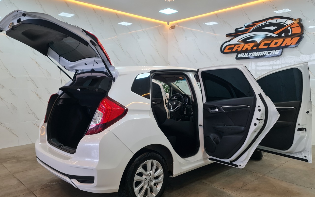 imagem-https://www.socarrao.com.br/sc-vehicle-images-prod/4100071/1790283214041-MTYuanBn.jpg