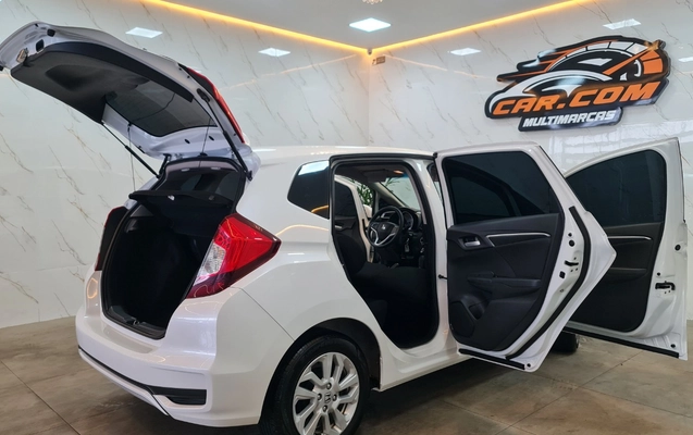 imagem-https://www.socarrao.com.br/sc-vehicle-images-prod/4100071/1790283214041-MTYuanBn.jpg