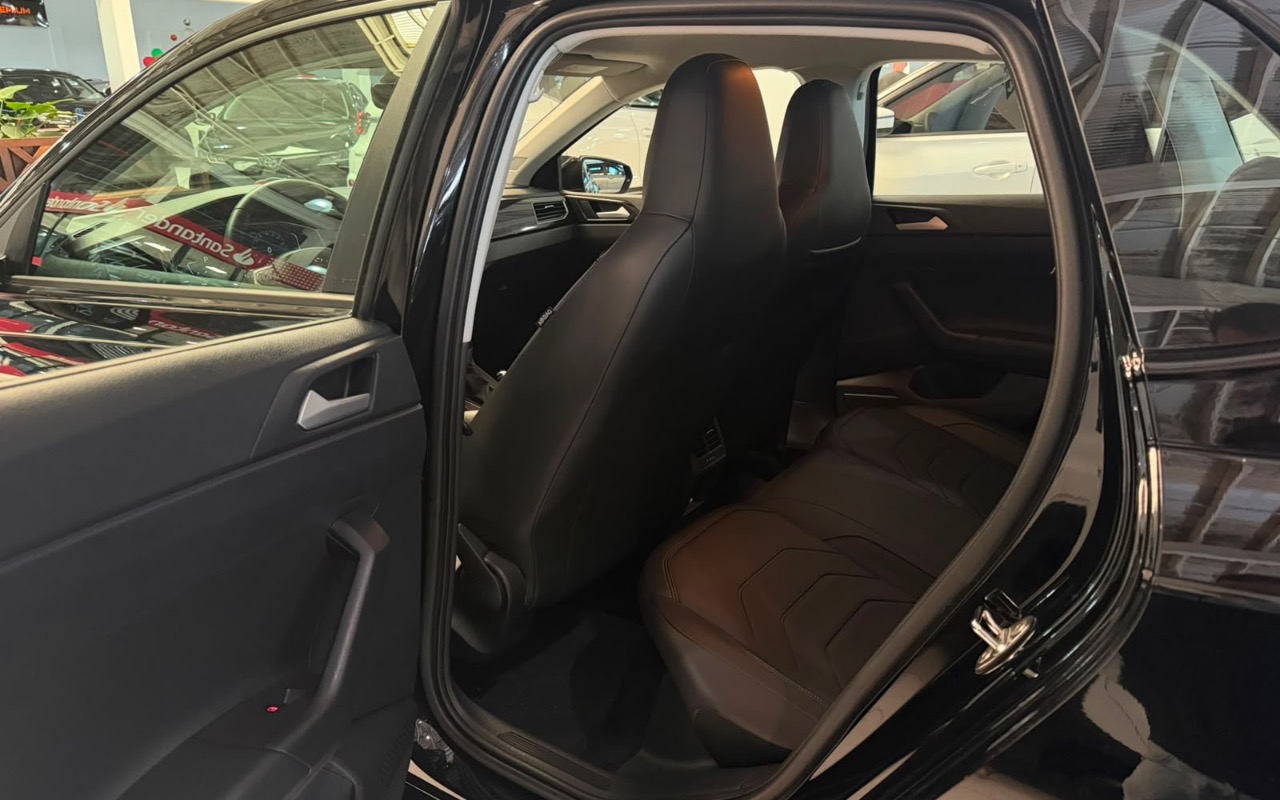 imagem-https://www.socarrao.com.br/sc-vehicle-images-prod/4100146/1790283297358-YzM3MjdmMjYtMWIzNS00NmZlLWE3NDYtMzRjYWFmNjdmMDkxLmpwZWc.jpeg