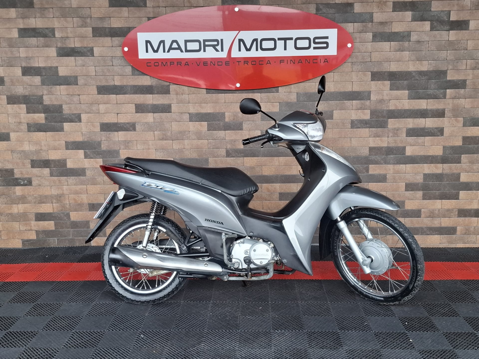 Honda BIZ 125 KS/ 125 KS FLEX  na cor Cinza em Palhoça / SC - 41016