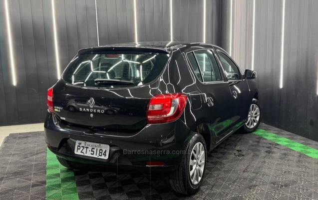 imagem-https://www.socarrao.com.br/sc-vehicle-images-prod/4102060/1790288882508-f46a6f2ee60cf47fb45c8308cd049829_big.jpeg