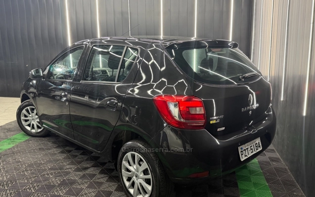 imagem-https://www.socarrao.com.br/sc-vehicle-images-prod/4102060/1790288882512-03fbefb2bcda2e994823895bed6f858b_big.jpeg