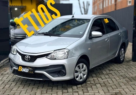 Toyota Etios 2018 Prata — foto 1 de 3