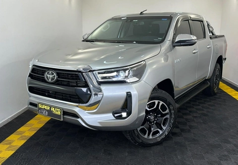 Toyota Hilux 2023 Prata — foto 1 de 3