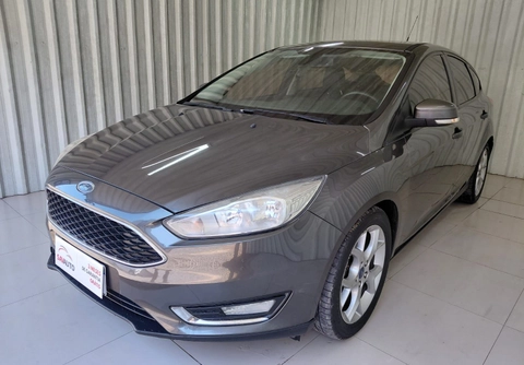 Ford Focus 2017 Cinza — foto 1 de 3