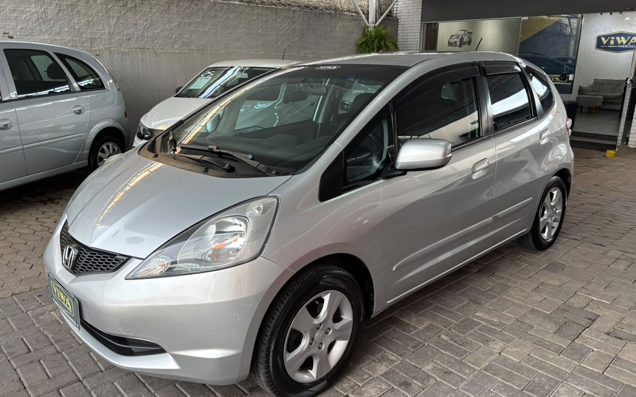 Honda Fit 2012 Prata — foto 1 de 3