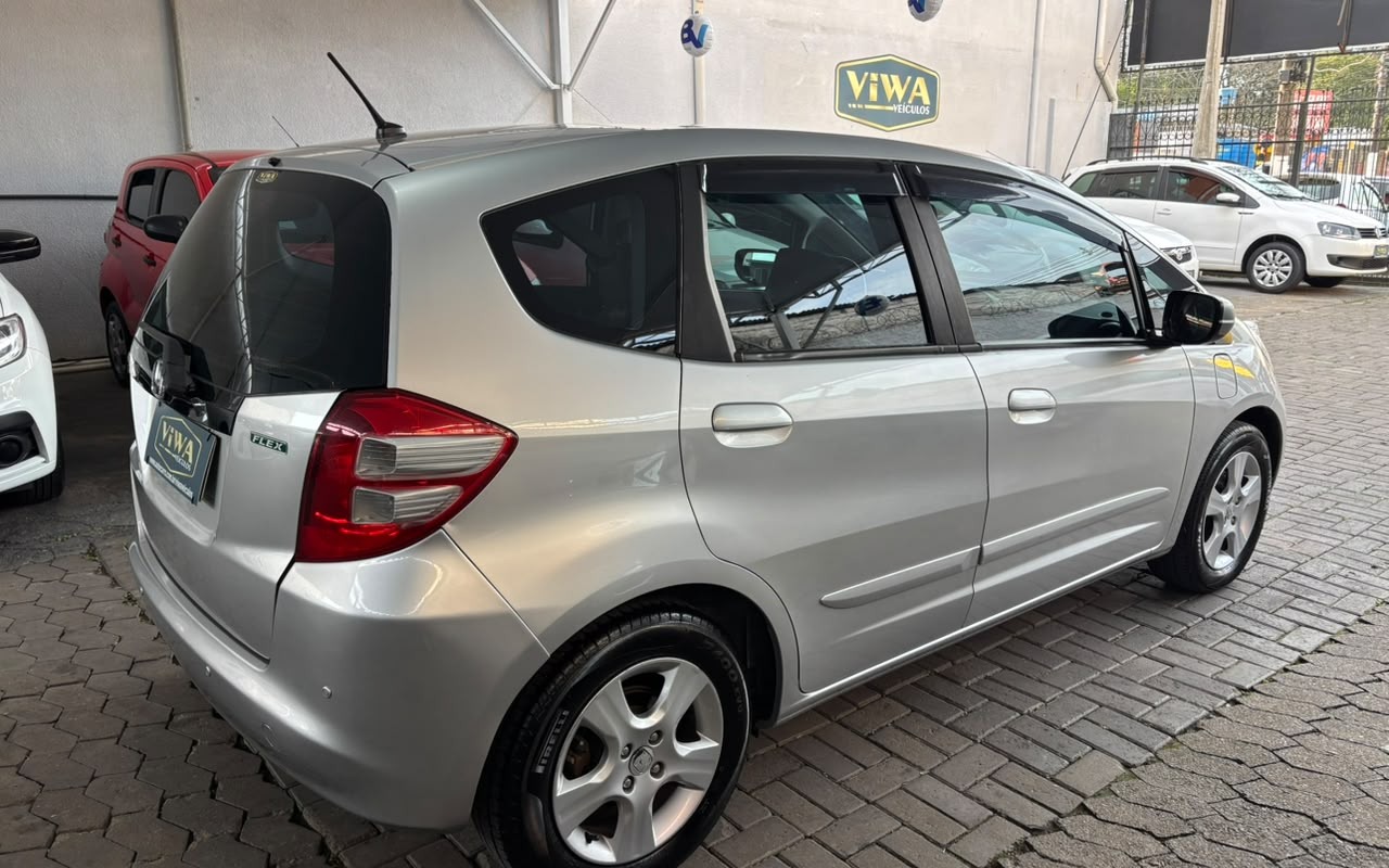imagem-https://www.socarrao.com.br/sc-vehicle-images-prod/4119546/1790345977518-RklUIDkuanBn.jpg