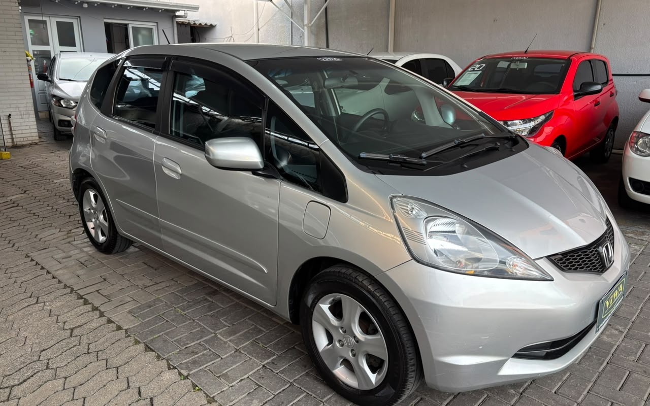 imagem-https://www.socarrao.com.br/sc-vehicle-images-prod/4119546/1790345977639-RklUIDExLmpwZw.jpg