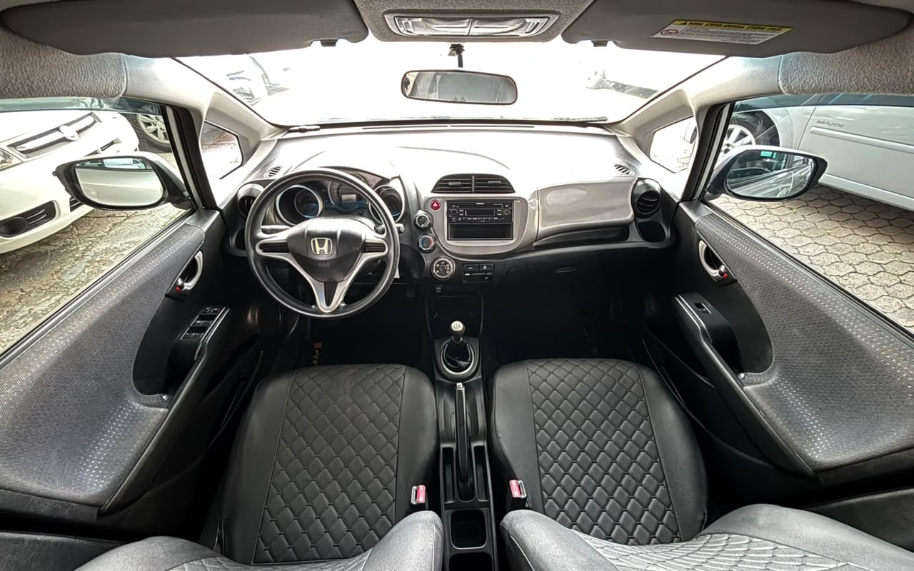 imagem-https://www.socarrao.com.br/sc-vehicle-images-prod/4119546/1790345978113-RklUIDYuanBn.jpg