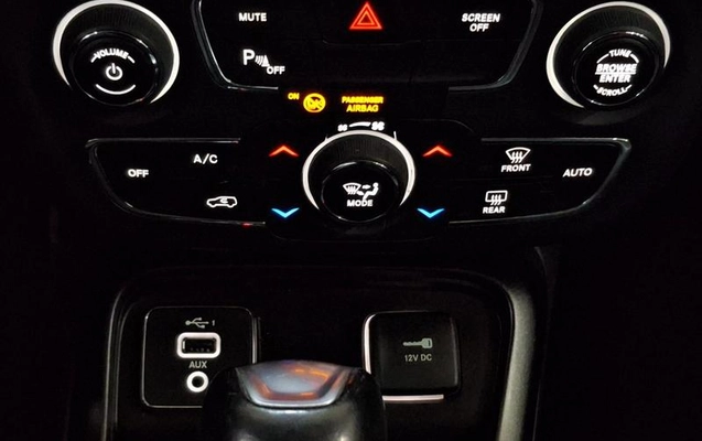 imagem-https://www.socarrao.com.br/sc-vehicle-images-prod/4119560/1790346011770-8450008_17_B_f14b4aaaad.jpeg