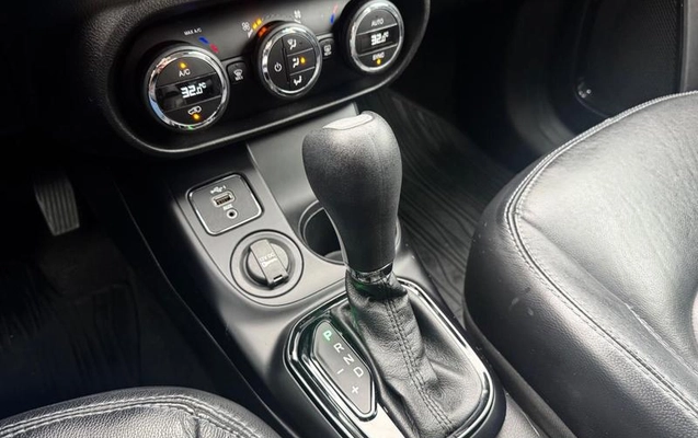 imagem-https://www.socarrao.com.br/sc-vehicle-images-prod/4120248/1790437422010-8508044_11_B_55a18e660e.jpeg