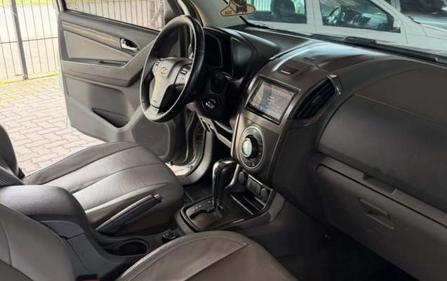 imagem-https://www.socarrao.com.br/sc-vehicle-images-prod/4120641/1790430677971-V2hhdHNBcHAgSW1hZ2UgMjAyNi0wOS0yNSBhdCAxMS40NS41MCBBTSAoNCkuanBlZw.jpeg