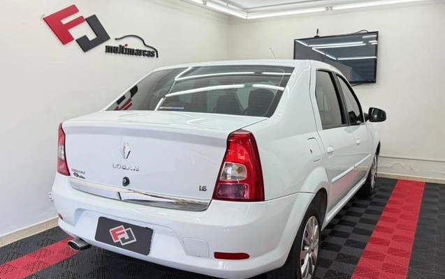 imagem-https://www.socarrao.com.br/sc-vehicle-images-prod/4122040/1790352582544-8502010_3_B_497a59d593.jpeg