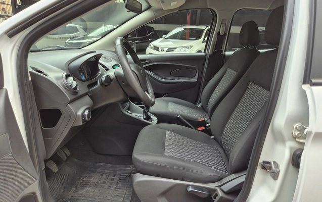 imagem-https://www.socarrao.com.br/sc-vehicle-images-prod/4124132/1790714019123-sPiYegBPxb3qSrqsSOR6QWrbVBCqobF1.jpg
