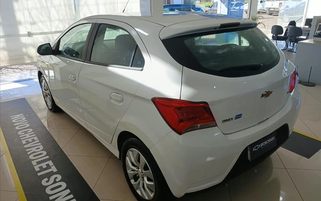 imagem-https://www.socarrao.com.br/sc-vehicle-images-prod/4124360/1790357758566-a0a5e488-8dc7-4cc2-a55d-b90f5aeab3f320260908132434.jpeg