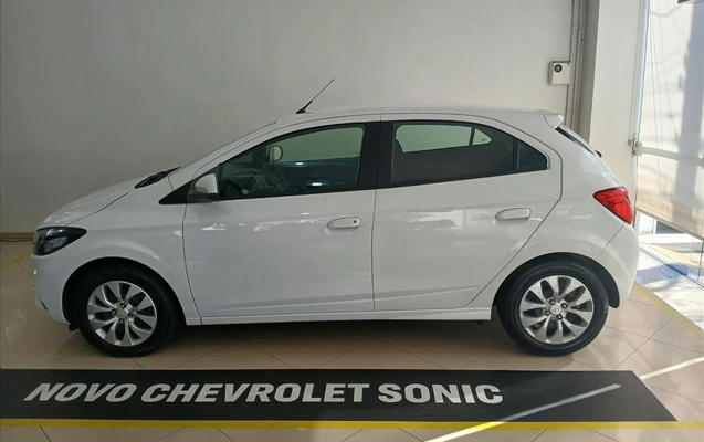 imagem-https://www.socarrao.com.br/sc-vehicle-images-prod/4124360/1790357758569-628124d8-0dc5-45bb-b9e2-59ca651e8aca20260908132429.jpeg