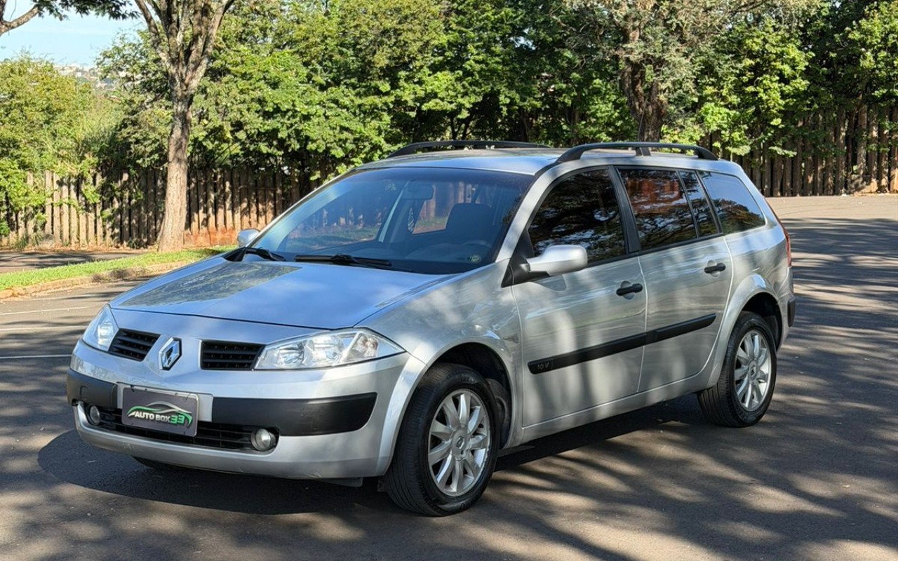 Renault Megane 2011 Prata — foto 1 de 3