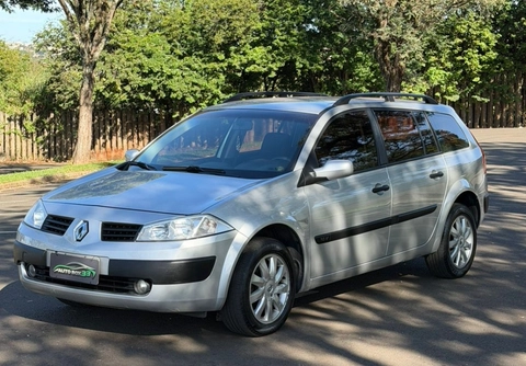 Renault Megane 2011 Prata — foto 1 de 3
