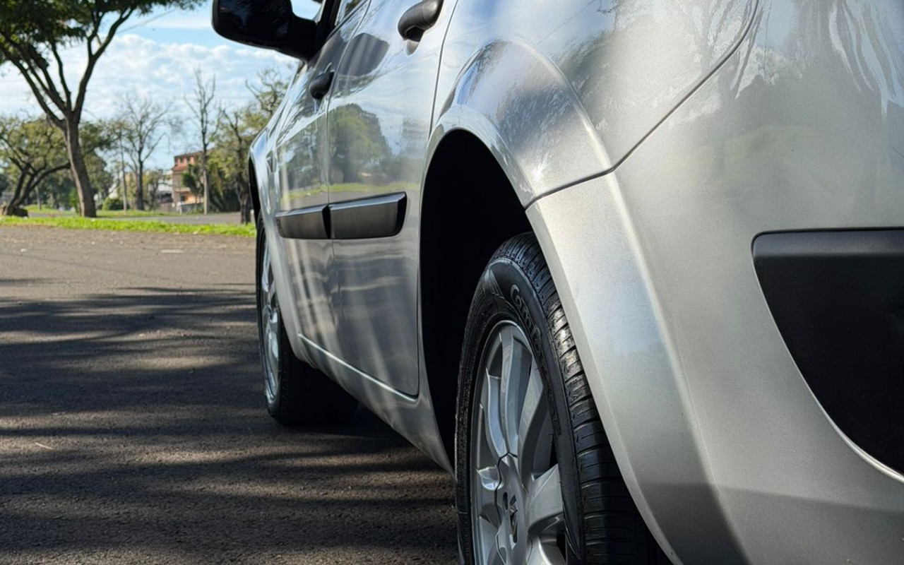 imagem-https://www.socarrao.com.br/sc-vehicle-images-prod/4127043/1790364042034-V2hhdHNBcHAgSW1hZ2UgMjAyNi0wOS0yMyBhdCAwOS40OS4yMSAoMykuanBlZw.jpeg
