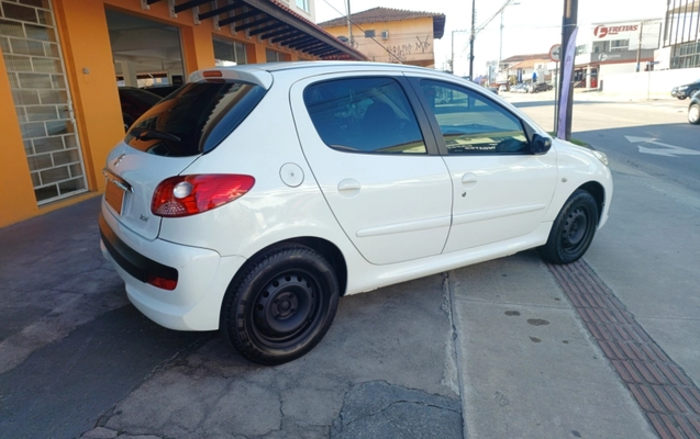 imagem-https://www.socarrao.com.br/sc-vehicle-images-prod/4128172/1790367474840-app-photos-Z8sRQ5TBtHTVOxKrOamKiYHlYu80K6I4.jpg