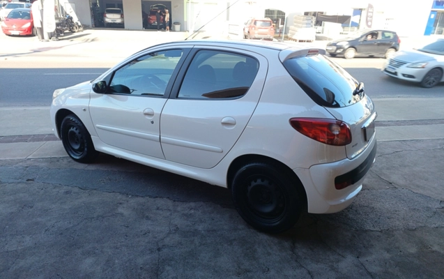 imagem-https://www.socarrao.com.br/sc-vehicle-images-prod/4128172/1790367474843-app-photos-y2lYVw06QfG7bYtOlj8AE6NCh03MgUAs.jpg