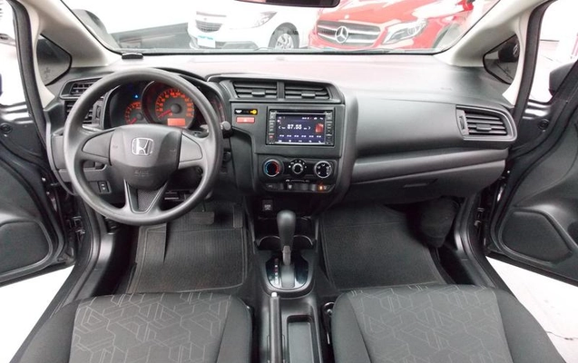 imagem-https://www.socarrao.com.br/sc-vehicle-images-prod/4128390/1790367564512-8476210_14_B_63ba6b9234.jpeg