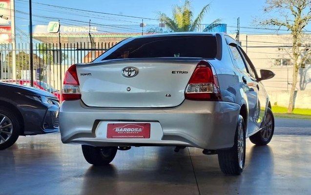 imagem-https://www.socarrao.com.br/sc-vehicle-images-prod/4128612/1790367877864-8511268_15_B_a2cae1ca71.jpeg