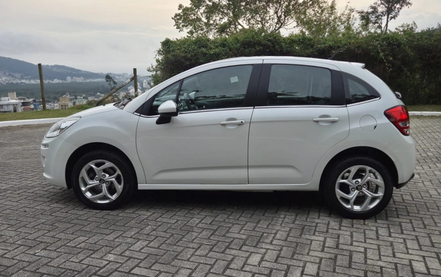 imagem-https://www.socarrao.com.br/sc-vehicle-images-prod/4128668/1790368076578-15dd21ba-371b-4ca2-80ac-866d58701cd6.jpg